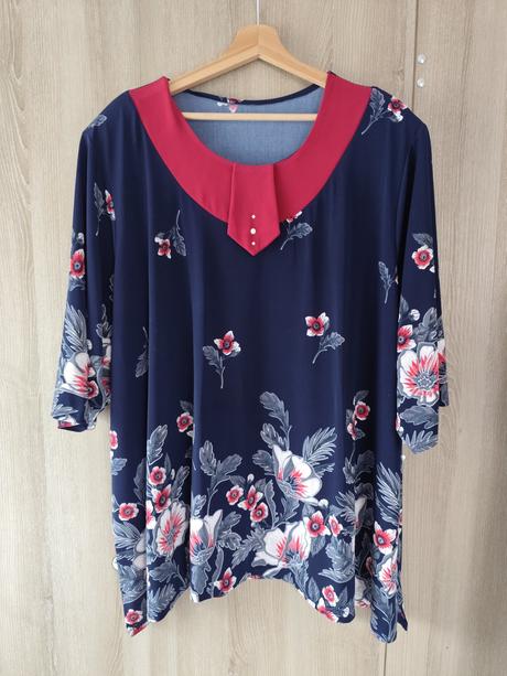 Modrý top s kvetmi, 58