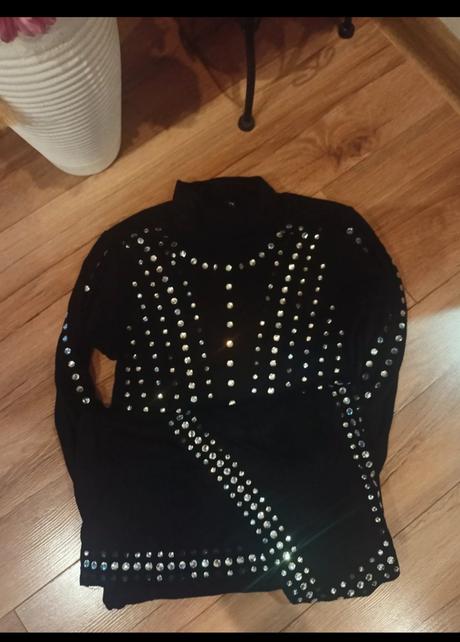 Šaty s kamienkami, m