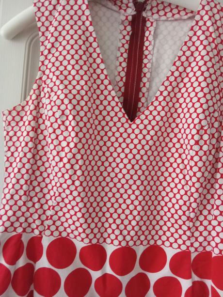 Bodkované šaty, 38