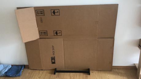 Krabica s vesiakom na saty box na saty, 