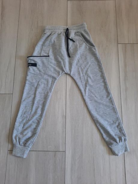 Tenké tepláky, 134