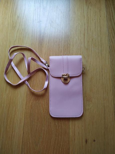 Kabelka na telefón,