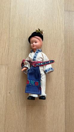 Retro chlapec v kroji, 