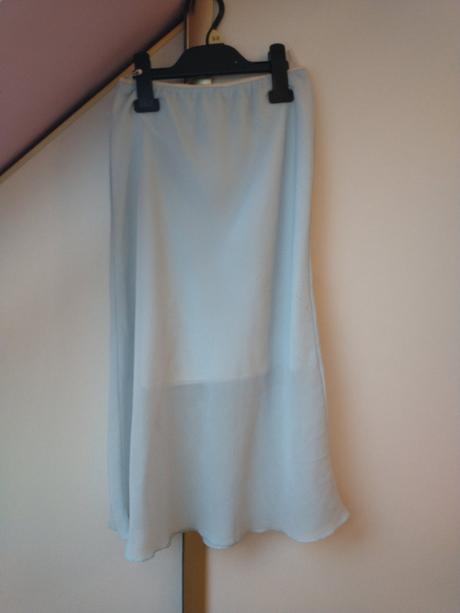 Bledomodrá priesvitná sukňa, 38