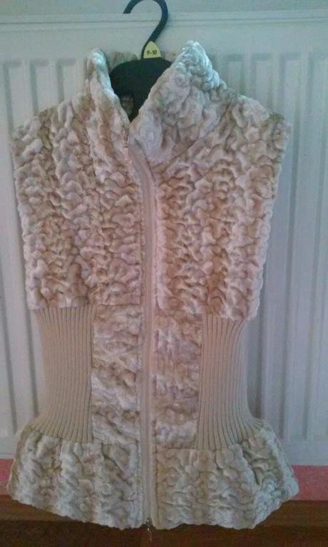 Dievčenská vesta-nenosená, 146