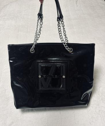 Veľká lakovaná mäkká kabelka zn. versace jeans, versace
