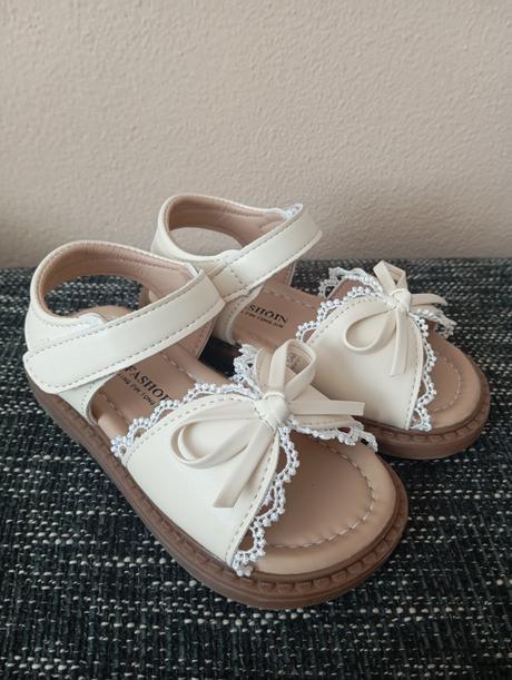 Sandálky, 25