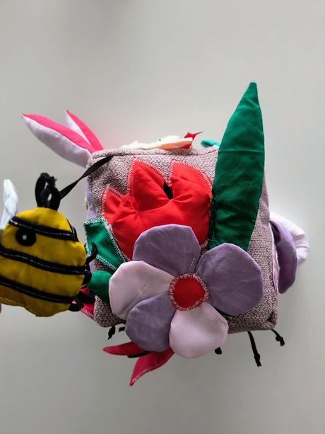 Didaktická edukačná kocka strojové a ručne šitie, 