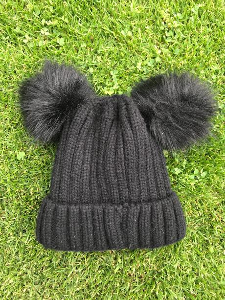 Čierna hrubá čiapka - krásna farba,