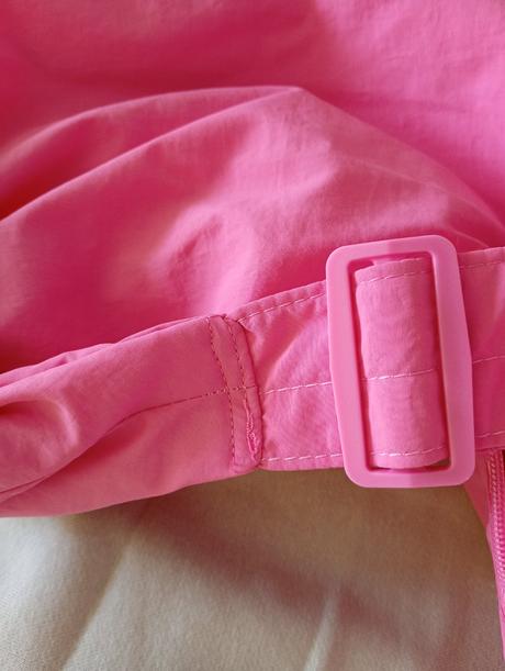 Parádna priestranná crossbody kabelka posuvný trak, 