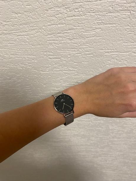 Strieborné hodinky daniel wellington,