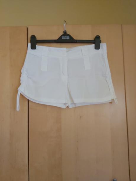 Dámske biele tenké šortky č.m/l, m
