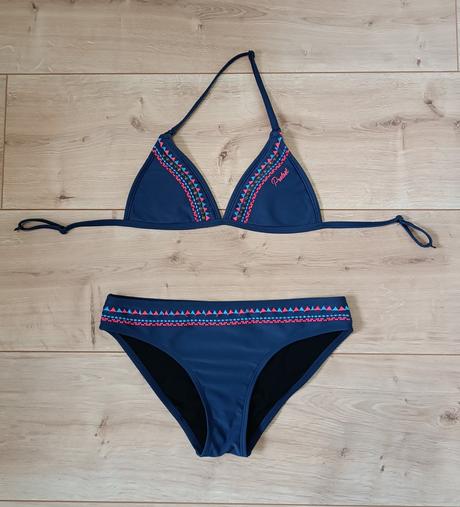 Vzorované plavky, 158