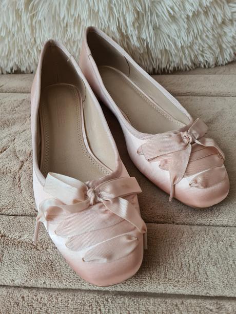 Ruzove balerinky, 36