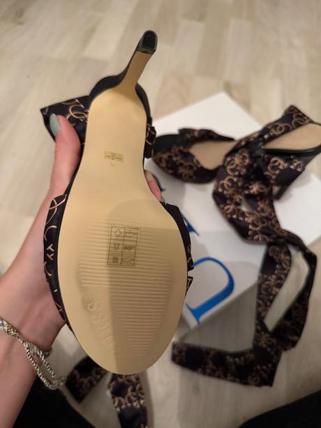 Nové guess sandalky na vysokom opatku s viazanim, guess,35