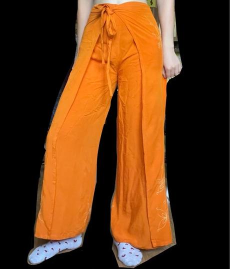 Suknonohavice s vysivkou, 