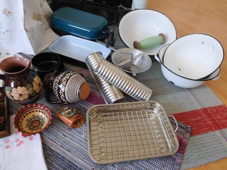 Sklo,porcelán,keramika,smalt,textilie,