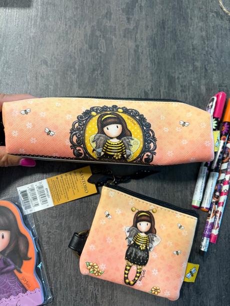 Santoro dievčenské školské veci, 