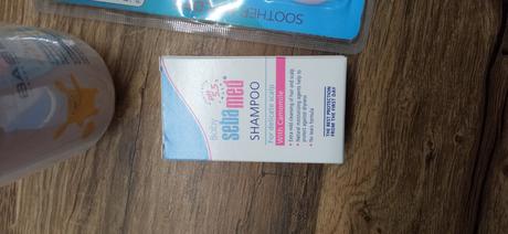 Mix potrieb pre bábätko (cumlík, držiak, krém ), nuk