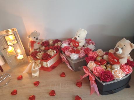 Boxíky plné saténových ruží, 