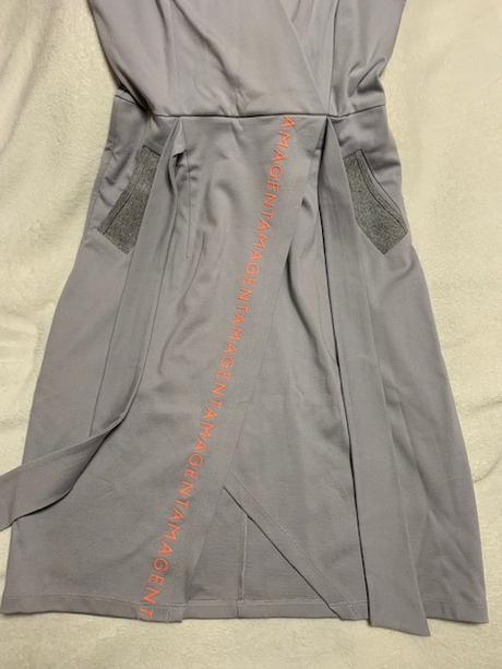 Šaty s oranžovým nápisom zn. magenta, m