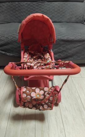 Detský kočik použivaný iba v interieri., 