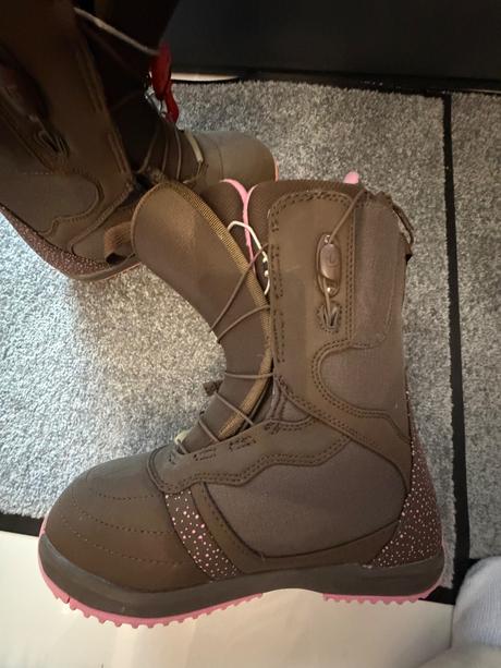 Burton snowboard topánky top stav 1x obuté, burton grom boa®,37