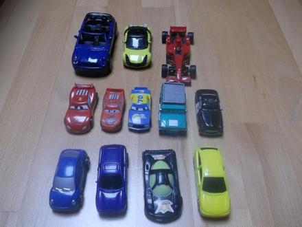 Mix autíčok.(11 ks),