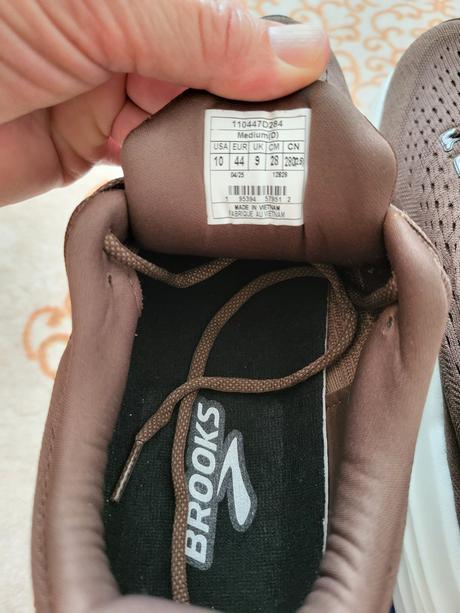 Tenisky brooks, 44
