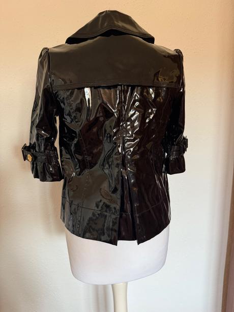 Lesklá bunda na gombíky juicy, s