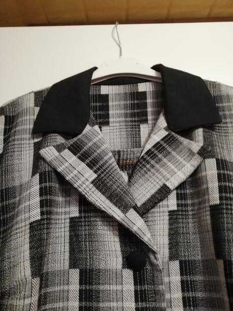 Kvalitný kostým, 42