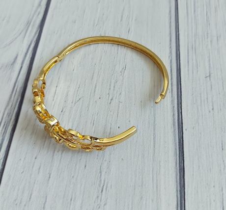 Kovový náramok s kvetom, 