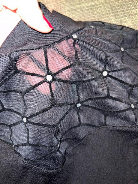 Čierne bodycko so vzorom, velkost xs, xs