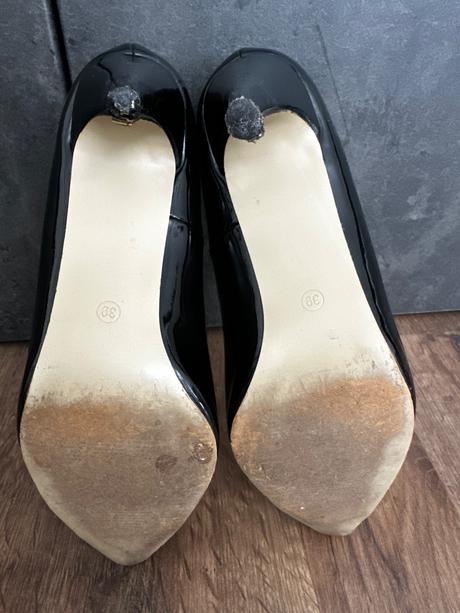 Čierne lodičky, 39