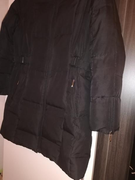 Čierna dlhšia bunda, 46