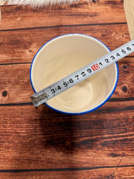 Keramický kvetináč s kvietkami,