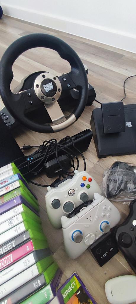 Xbox 360 + príslušenstvo,