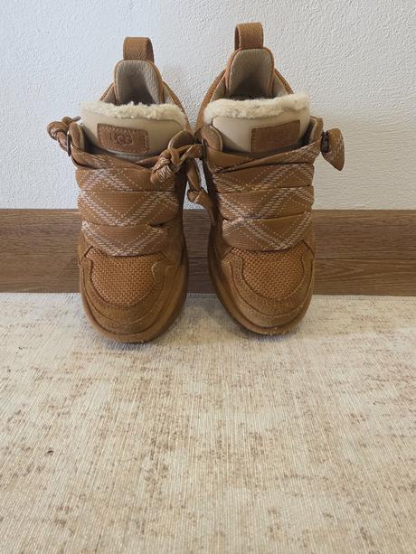 Ugg, ugg,37