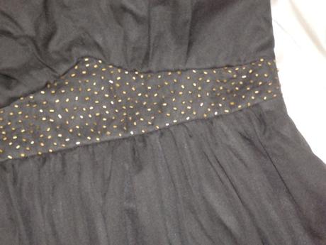 Kvalitné čierne šaty, s