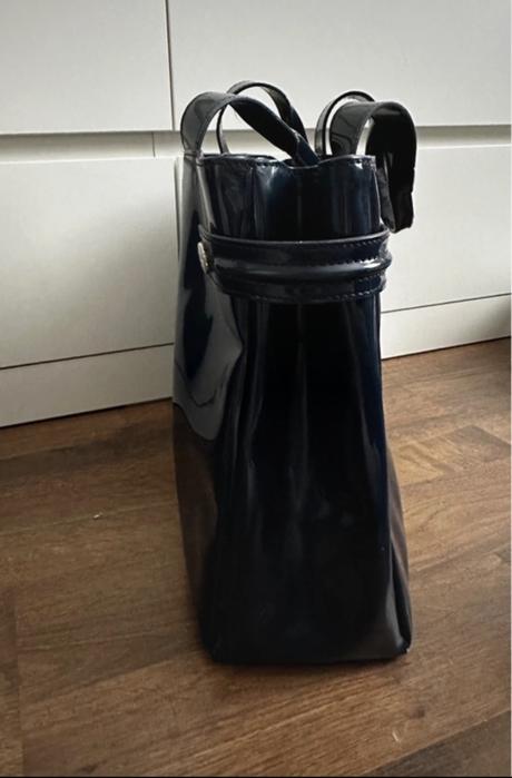 Tmavomodrá lakovaná kabelka armani, armani