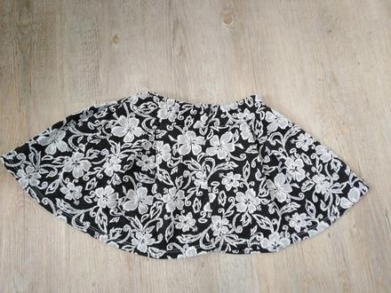 Kvetinová sukňa, 98