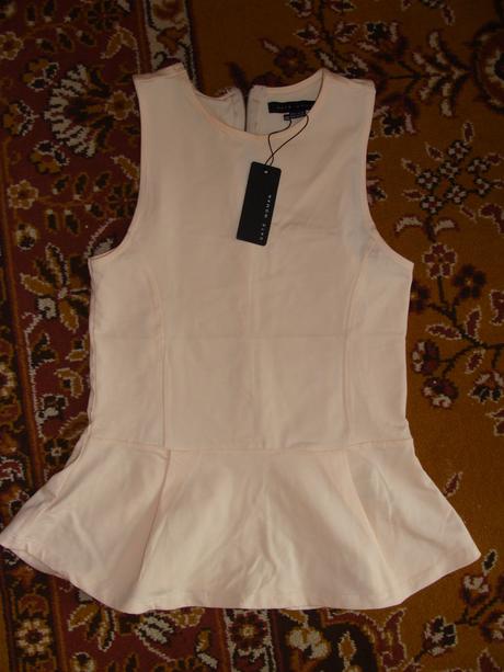 Nenosený broskyňový top bez rukávov gate, s