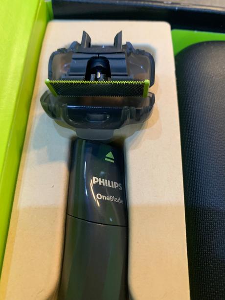 Philips oneblade strojček, 