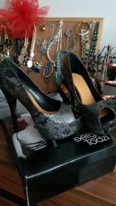 Lodičky s hadím vzorom, 39