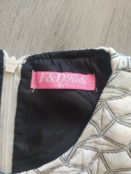 Elegantné šaty, 122