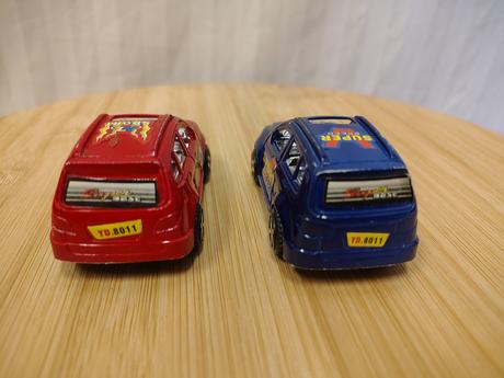 Set 2 ks plastových autíčok suv, modré a červené, 