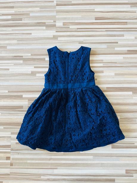 Krásne slávnostné šaty, 98