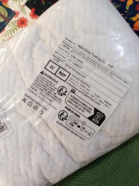 Nové biele návleky na stoličky, 