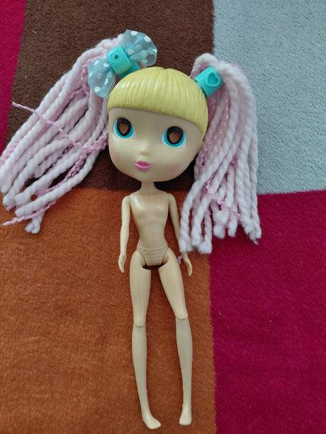 Babika klbova, tvoriva-2 vrkoce,2 vlasky, 3 sponky,