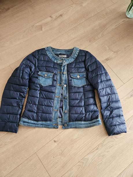 Jarná prešívaná bunda s džínsovými detailami, s